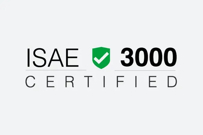 Een afbeelding met een witte achtergond en in grote leters, ISAE 3000 Certified